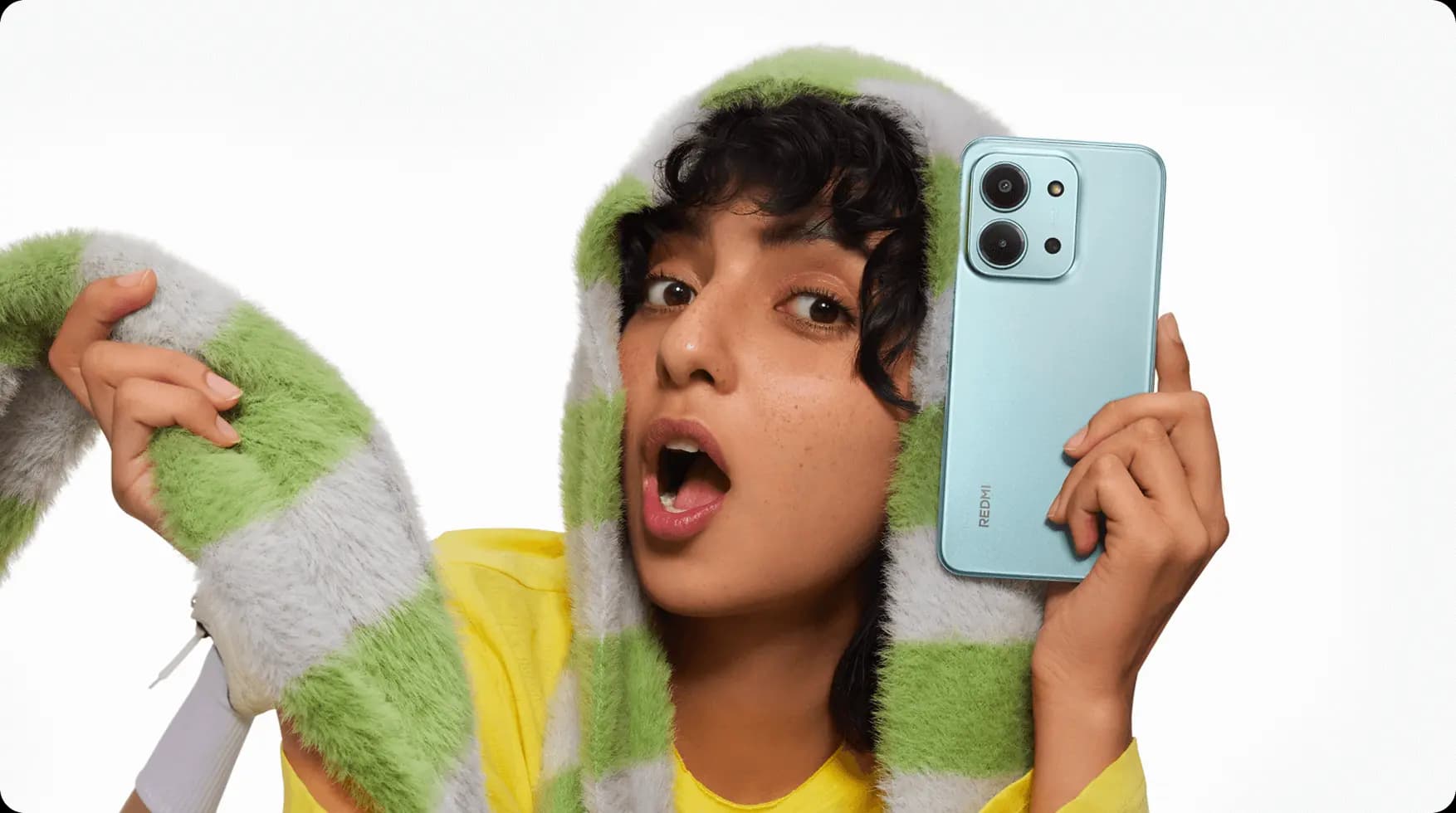 Redmi 15C в мятно-зелёном цвете, вид корпуса